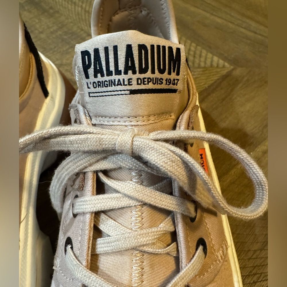Palladium Pallawave Lo Metro Revolt Line Sneaker Boots in Like New Condition - Picture 15 of 16